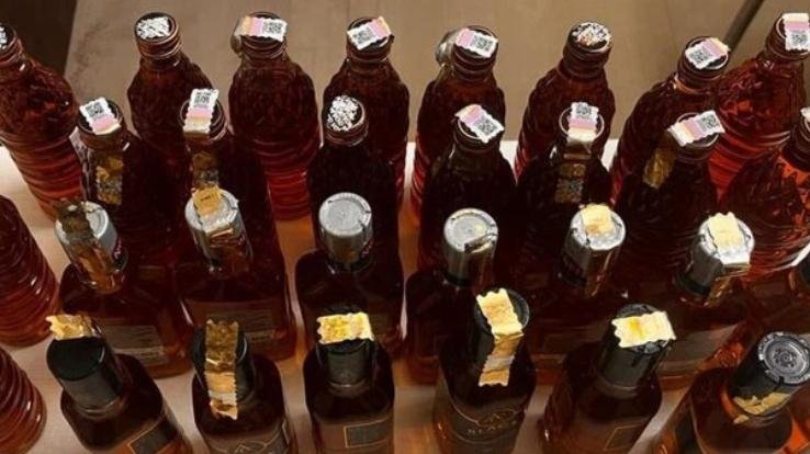 Kangra_Police_raid_illegal_liquor_in_Nagrota_Bagwan_10_boxes_recovered