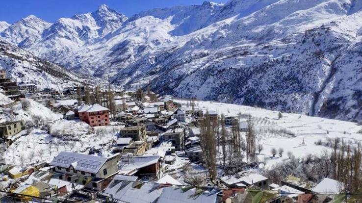 Himachal_Snowfall_in_higher_reaches_thunderstorm_and_hailstorm_alert_in_five_districts_today_know_the_update