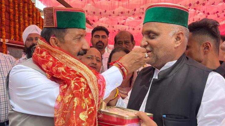  Newly appointed President of Kutlahar Congress Committee Vivek Kumar Minka  met Deputy Chief Minister and MLA Vivek Sharma.