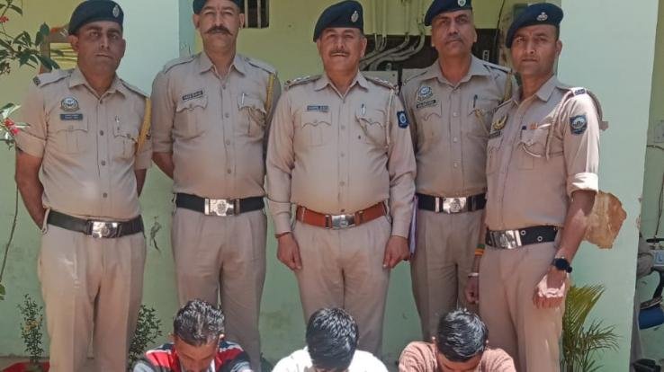 Solan Police arrests 3 smugglers from Vivanta Mall parking lot, arrests main supplier from Zirakpur