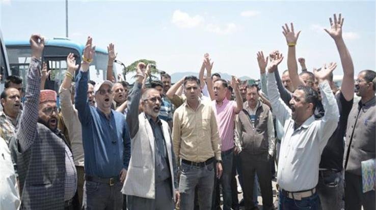 HRTC operations to halt from tonight; government invokes ESMA against employees' agitation.