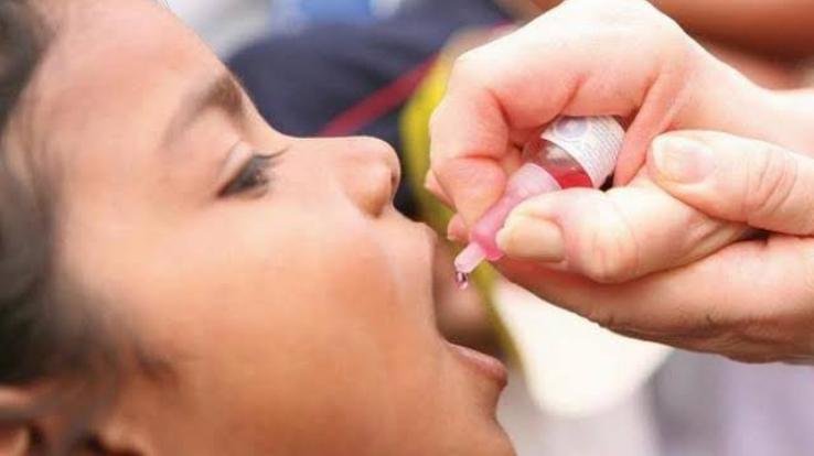  Anti-polio drops administered to 6,085 children in Dehra block.