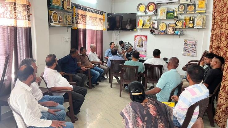 MLA Malendra Rajan visited Mand Sanaur and Paral Panchayat.