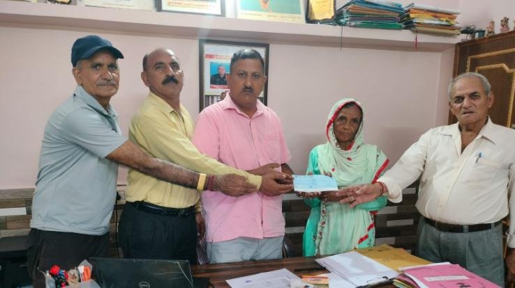  Kangra: Ex-servicemen from Khundian set an example of humanity.