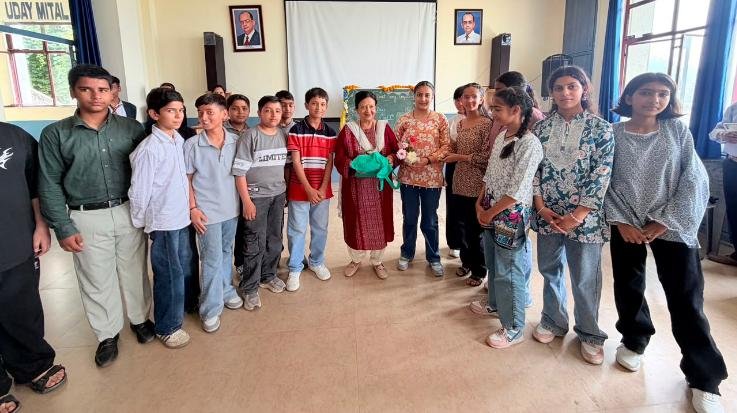 Solan: Song competition held at Dayanand Adarsh ​​Vidyalaya.