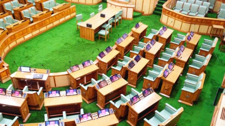 Uproar in the Assembly over the issue of closing down institutions; heated exchange between Sukhu and Jairam.