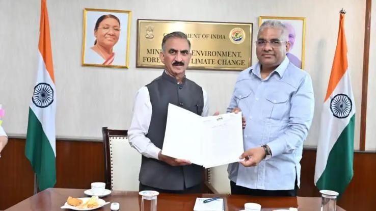 Flood risk rises due to debris accumulation in rivers; Chief Minister Sukhu raises the issue of dredging with Union Minister Bhupender Yadav.