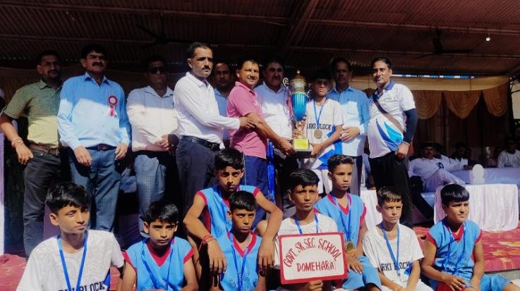 Dumaihar School won the district-level basketball title, securing the gold medal by defeating the Subathu team 34–04; six players were selected for the state-level competition.