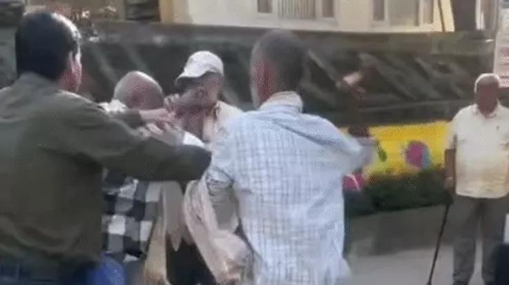 Fierce scuffle breaks out between three people in Solan; commotion continues for a long time; video goes viral.
