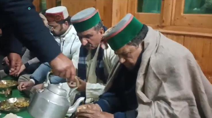 CM Sukhu receives special hospitality in Kashapat; a platter adorned with Pahari flavors.
