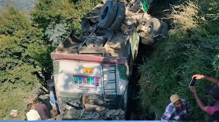 HRTC bus accident in Rampur; one dead out of 20 passengers.