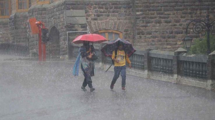 Weather turns in Himachal; snowfall on high peaks; alert issued for rain and squalls.