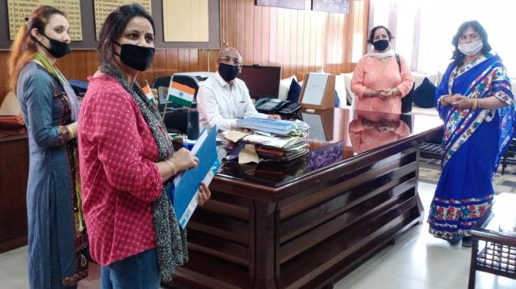 प्रतिष्ठित प्राइवेट स्कूल द्वारा भारी भरकम फीस वसूलने पर भड़की लाडली फांउडेशन