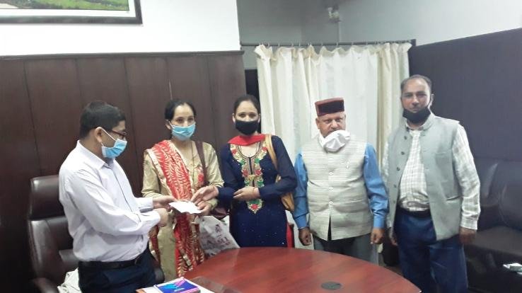 महिला मंडल थर्मि ने सी एम राहत कोष मे दिया अंशदान