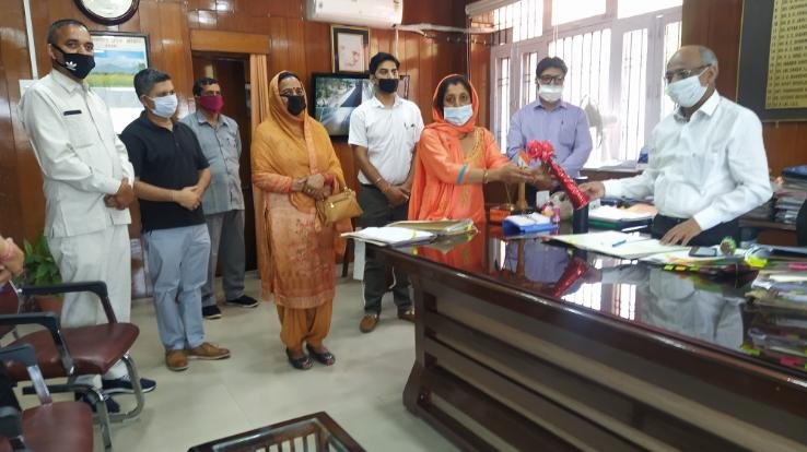 जिला कांग्रेस कमेटी बिलासपुर ने किया जिला प्रशासन को सम्मानित 