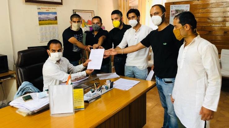 युवा कांग्रेस ने उपमंडलाधिकारी को सौंपा ज्ञापन, स्वस्थ्य घोटाले की करवाएं सीबीआई जांच