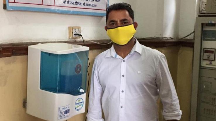 विशाल जगोता ने आटोमेटिक हैंड सेनेटाइजर मशीन की डोनेट 