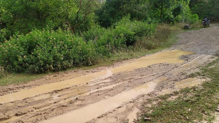 बेबसी की कहानी बयां कर रही बलिर समून डेकवाँ रोड