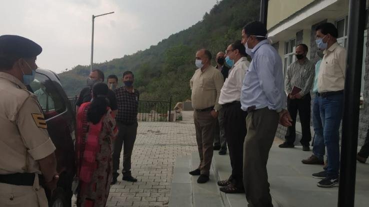 डीसी सोलन ने दाड़लाघाट में किया औचक निरिक्षण 