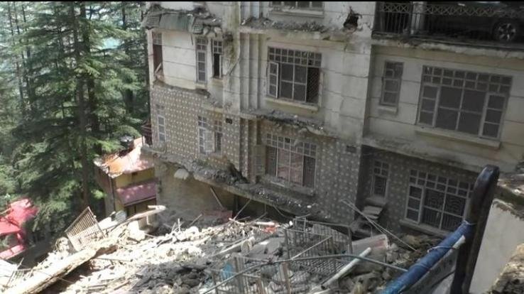 शिमला में बारिश का कहर, गिरी चार मंजिला ईमारत 