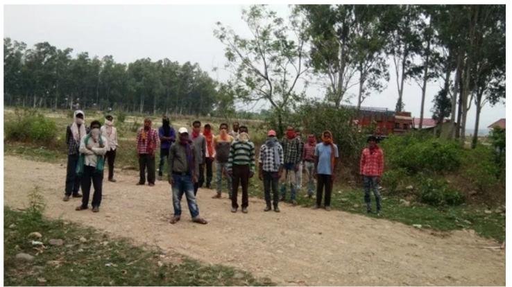 प्रवासी मजदूर हुए पैसे-पैसे के मोहताज, प्रशासन से लगाई गुहार