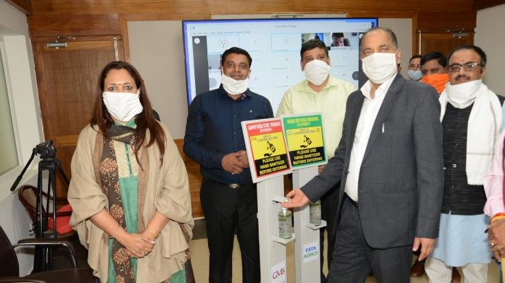 गणपति मेगा स्टोर एवं हरीश ब्रदर ने सीएम हाउस में दे 10 सैनिटाइजर मशीनें