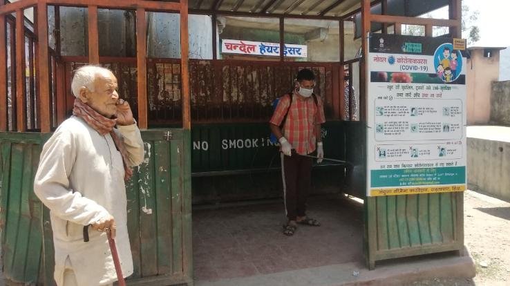 धुन्दन विद्यालय सहित आसपास के क्षेत्रों को किया सैनिटाइज