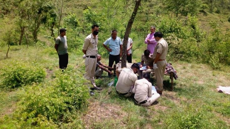 50 वर्षीया महिला ने फंदा लगाकर की आत्महत्या 