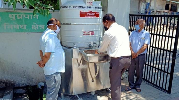 नगर परिषद ने लगाई फुट हैंड वाश मशीन