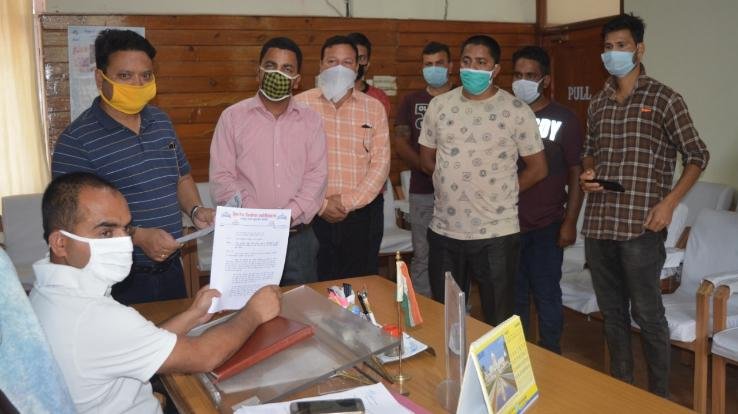 कोरोना प्रभावित टेंट कैटरिंग कारोबारियों ने CM जयराम ठाकुर से मांगी आर्थिक मदद 