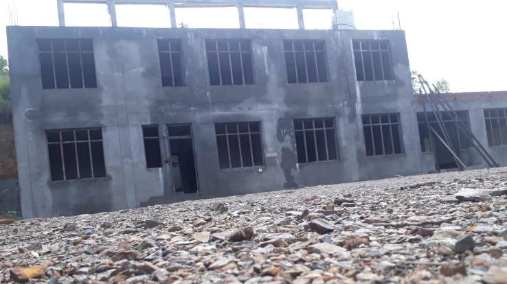 5 महीनो से बंद पड़ा स्वास्थ्य केन्द्र भवन निर्माण कार्य, जनता में भारी रोष 