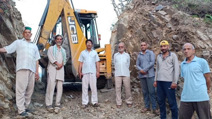 स्थानीय लोगों ने पेश की एकता की मिसाल