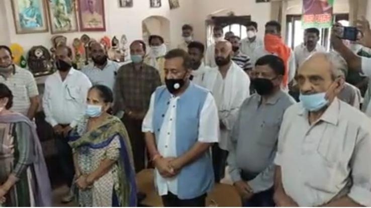 पंजाब कि तर्ज पर शहीदों के परिजनों को दिए जाए 50 लाख रुपए व सरकारी नौकरी