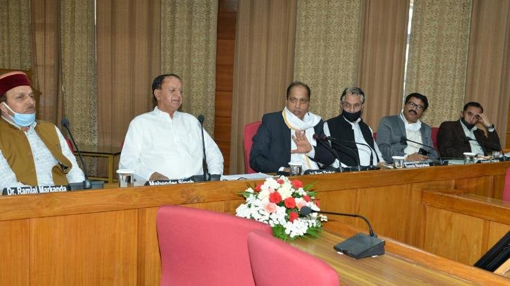 मुख्यमंत्री ने सेब सीजन के लिए व्यापक प्रबन्ध करने के निर्देश दिए