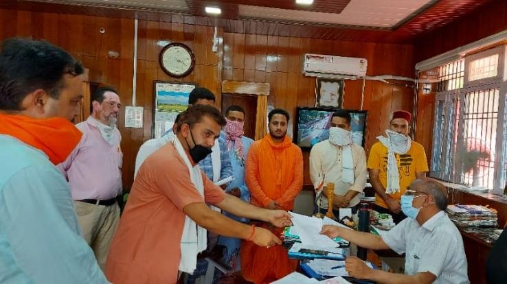 सदर मंडल भाजपा ने  डी.सी. के माध्यम से मुख्यमंत्री को सौंपा ज्ञापन