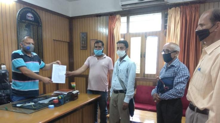 आज भी सड़क सुविधा से वंचित है इस गांव के लोग 