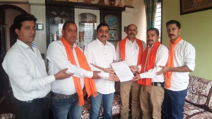 सीमेंट कंपनी मालिक कोरोना महामारी की आड़ में श्रमिको को दे रही केवल 26 दिन का वेतन