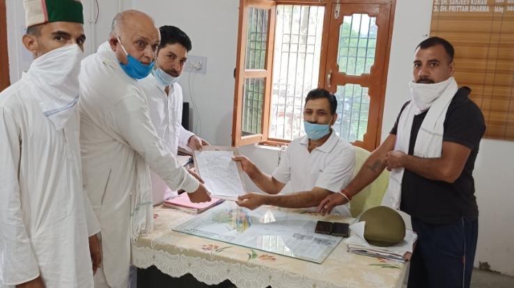 झंडूता स्कूल में शिलान्यास पट्टिका तोड़े जाने का मामला भड़का