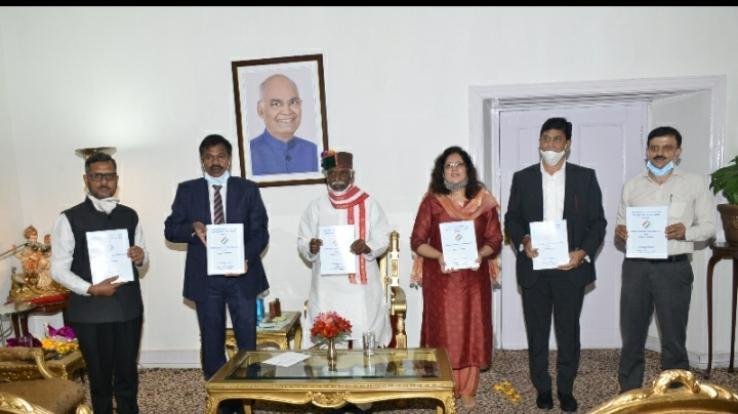 राज्यपाल ने स्वीप के अंतर्गत महत्वपूर्ण आंकड़े एकत्रित करने पर राज्य निर्वाचन विभाग के प्रयासों की सराहना की