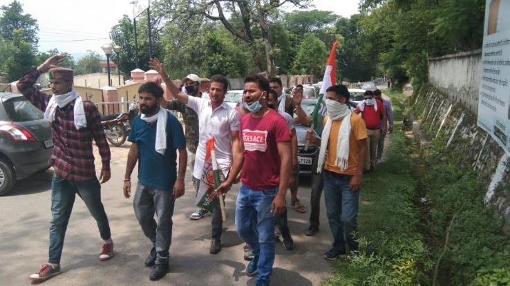 युवा कांग्रेस ने तेल की कीमतों में वृद्धि को लेकर किया प्रदर्शन