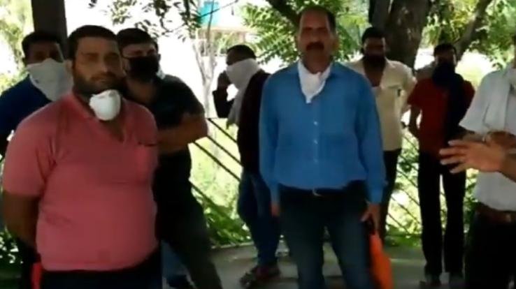 निजी बस ऑपरेटर्स ने दी अनिश्चितकालीन संघर्ष पर उतरने की चेतावनी 