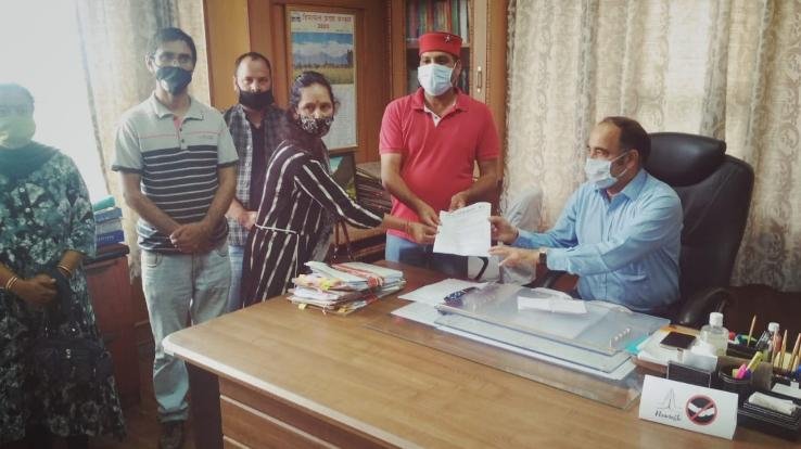 निजी स्कूलों की मनमानी लूट को लेकर भड़का छात्र अभिभावक मंच