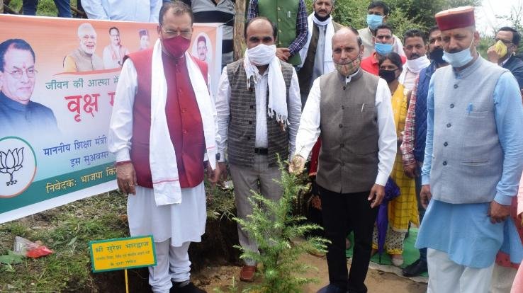 पर्यावरण संकट से निपटने के लिए पौधारोपण आवश्यक : सुरेश भारद्वाज