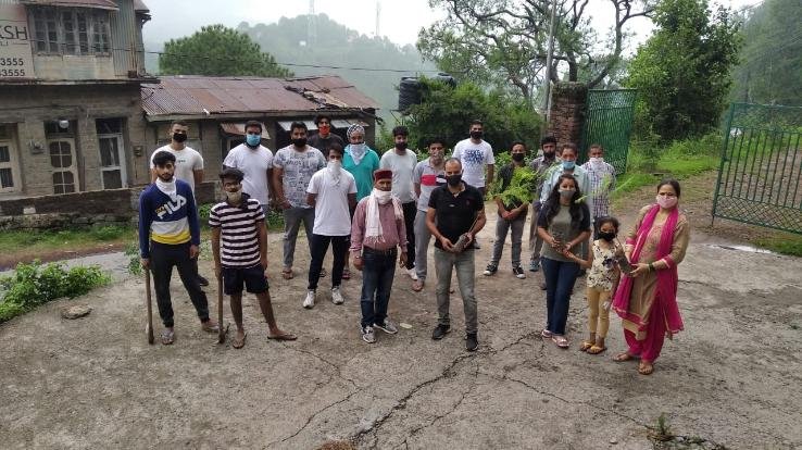 नलवा गांव में भाजयुमो ने किया पौधरोपण 