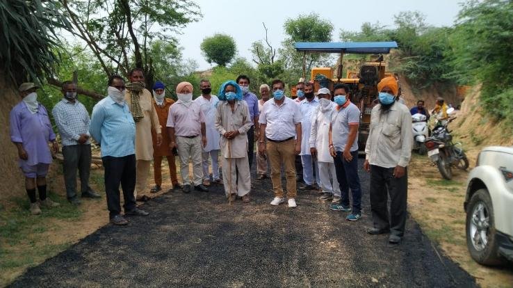 नालागढ़ में मंझोली से लखनपुर सड़क पक्की होने का काम शुरू 