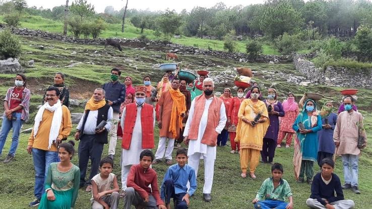 वन विभाग, ग्राम पंचायत दावटी व महिला मंडल के सहयोग से किया गया पौधरोपण 