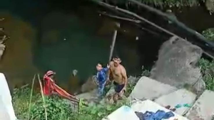 रूकमणी कुंड में प्रतिबंध के बावजूद फिर से लोगों के नहाने का सिलसिला शुरू 