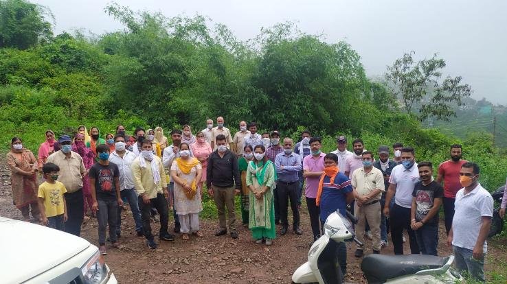 भाजयुमो अर्की ने टकसाल पंचायत में रोप 550 पौधे