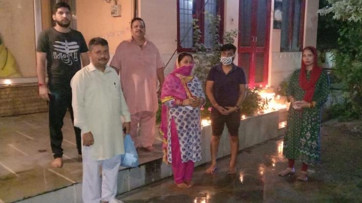 राम मंदिर भूमि पूजन पर औद्योगिक क्षेत्र में बांटे गए लड्डू 