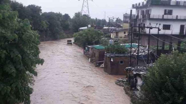 भारी बारिश से बाढ़ जैसे हालात पैदा, सोमवार को भी अलर्ट जारी